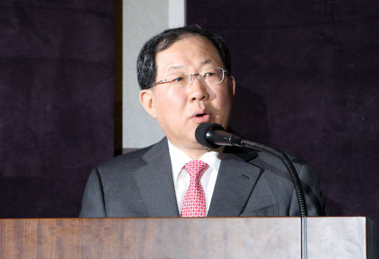 박병원 신임 한국경영자총협회장이 지난달 26일 서울 중구 조선호텔에서 열린 제6대 한국경영자총협회 회장 취임식에서 취임사를 하고 있다.